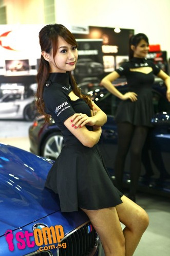 Race queens and fast cars at Tokyo Auto Salon