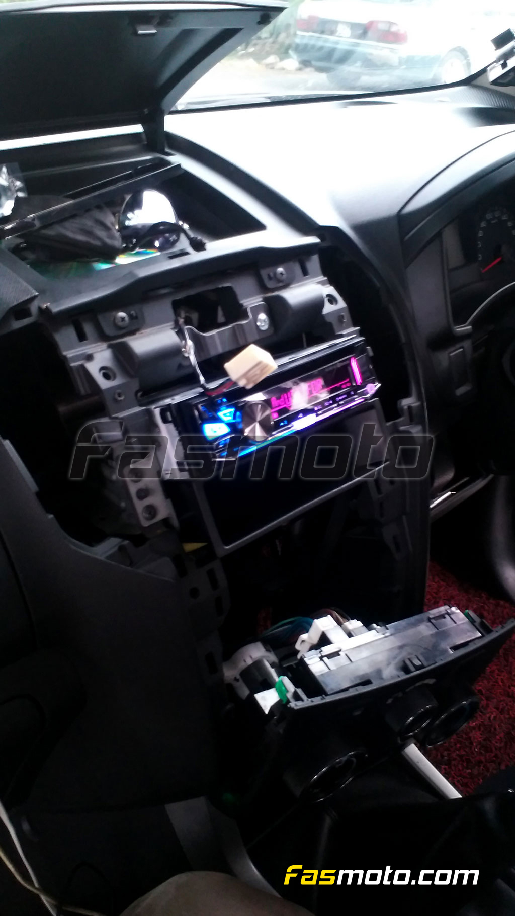 isuzu-dmax-jvc-kd-r971bt-6